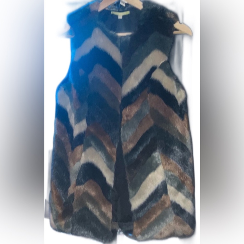 Gianni Bini Faux Fur Multicolor
Pattern Vest Size XS - NWT